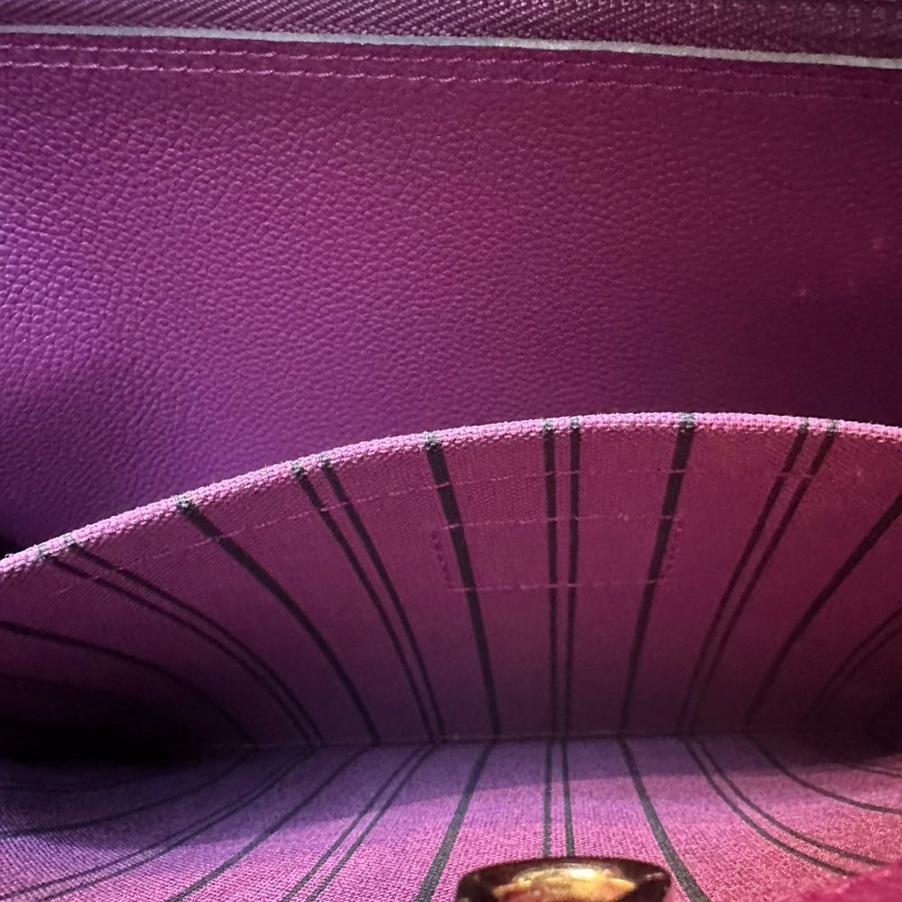 Louis Vuitton Montaigne Amethyst Monogram Empreinte Leather MM - Picture 11 of 13